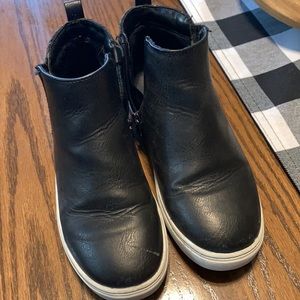 Black side zip casual shoes with white bottom
